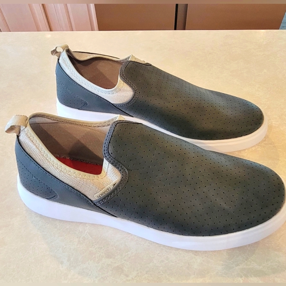Men's Speedo Starboard gray water shoes, size medium size 9, NWOT
